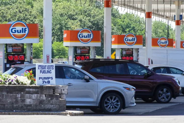 Americans’ confidence in US economy falls as Iran conflict sends gas prices higher